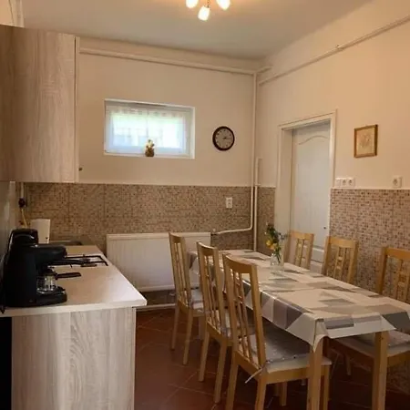Aniko Nyaralohaz Apartmán